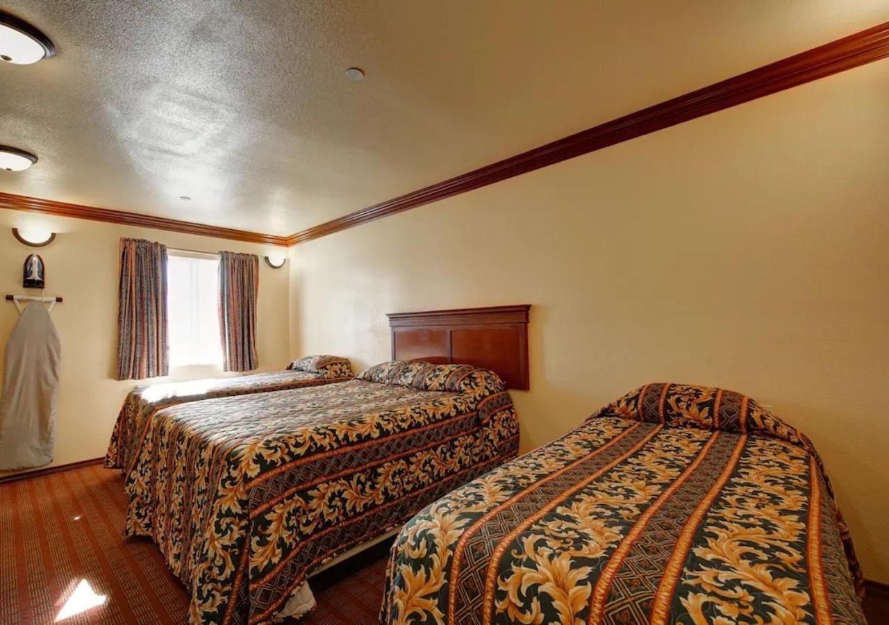 Welcome Inn Ингълуд Екстериор снимка