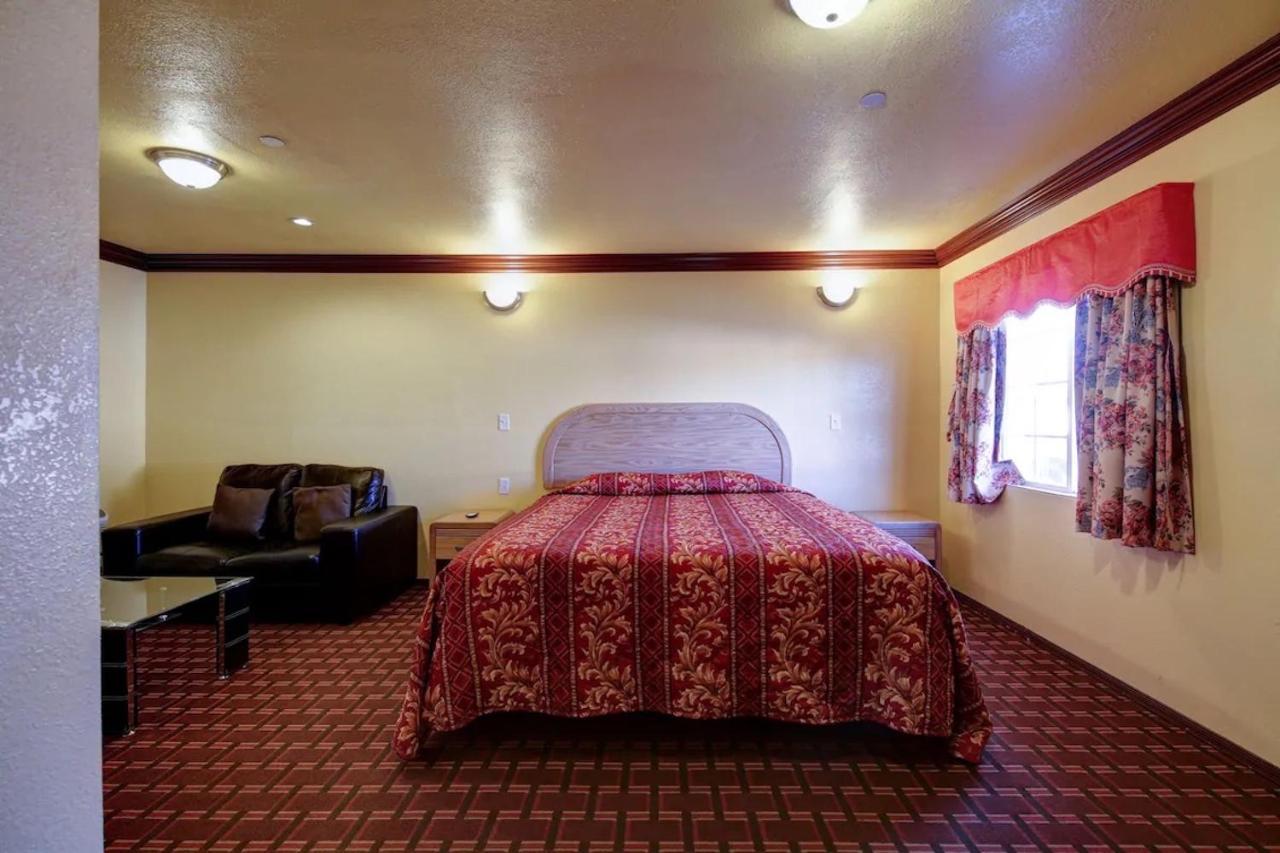 Welcome Inn Ингълуд Екстериор снимка