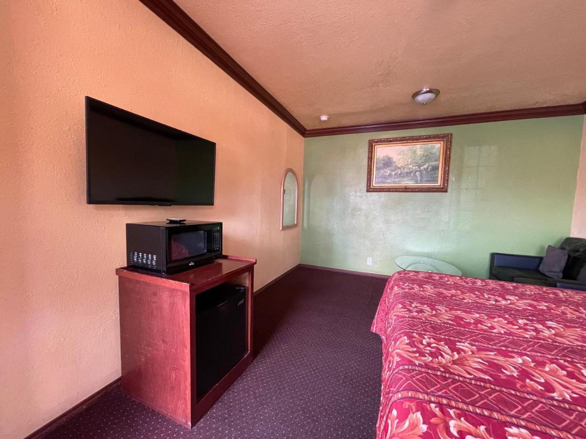 Welcome Inn Ингълуд Екстериор снимка