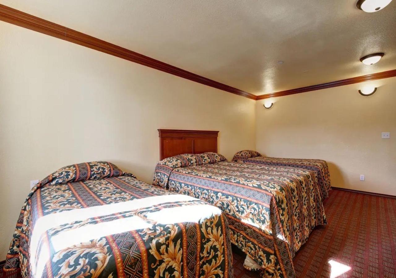 Welcome Inn Ингълуд Екстериор снимка