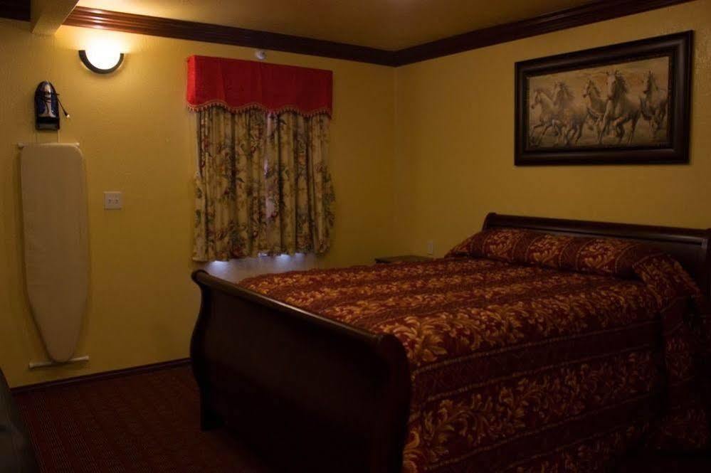 Welcome Inn Ингълуд Екстериор снимка