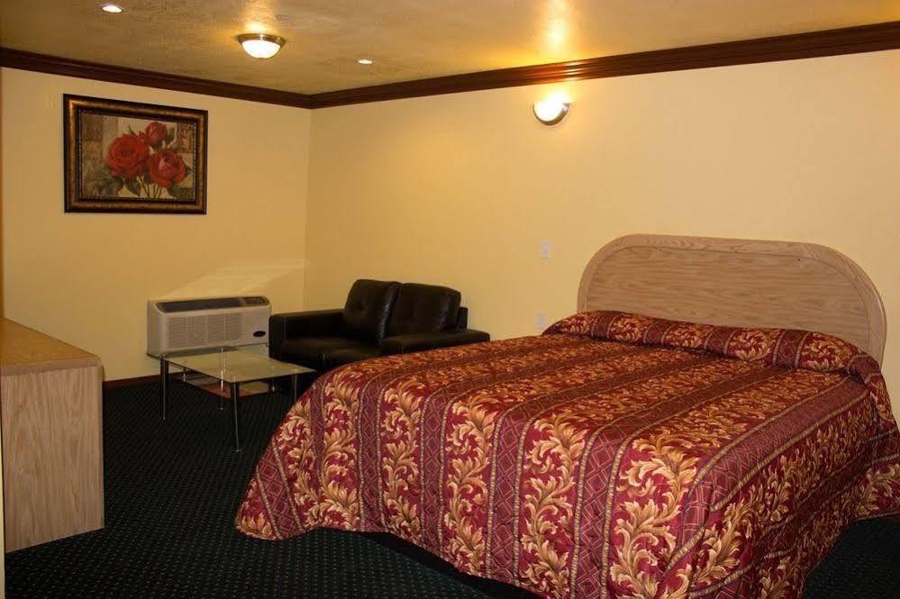 Welcome Inn Ингълуд Екстериор снимка
